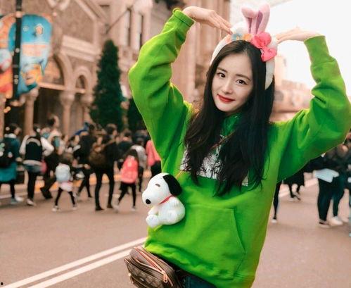 吃娱乐瓜的女孩,揭秘吃娱乐瓜女孩的趣味生活